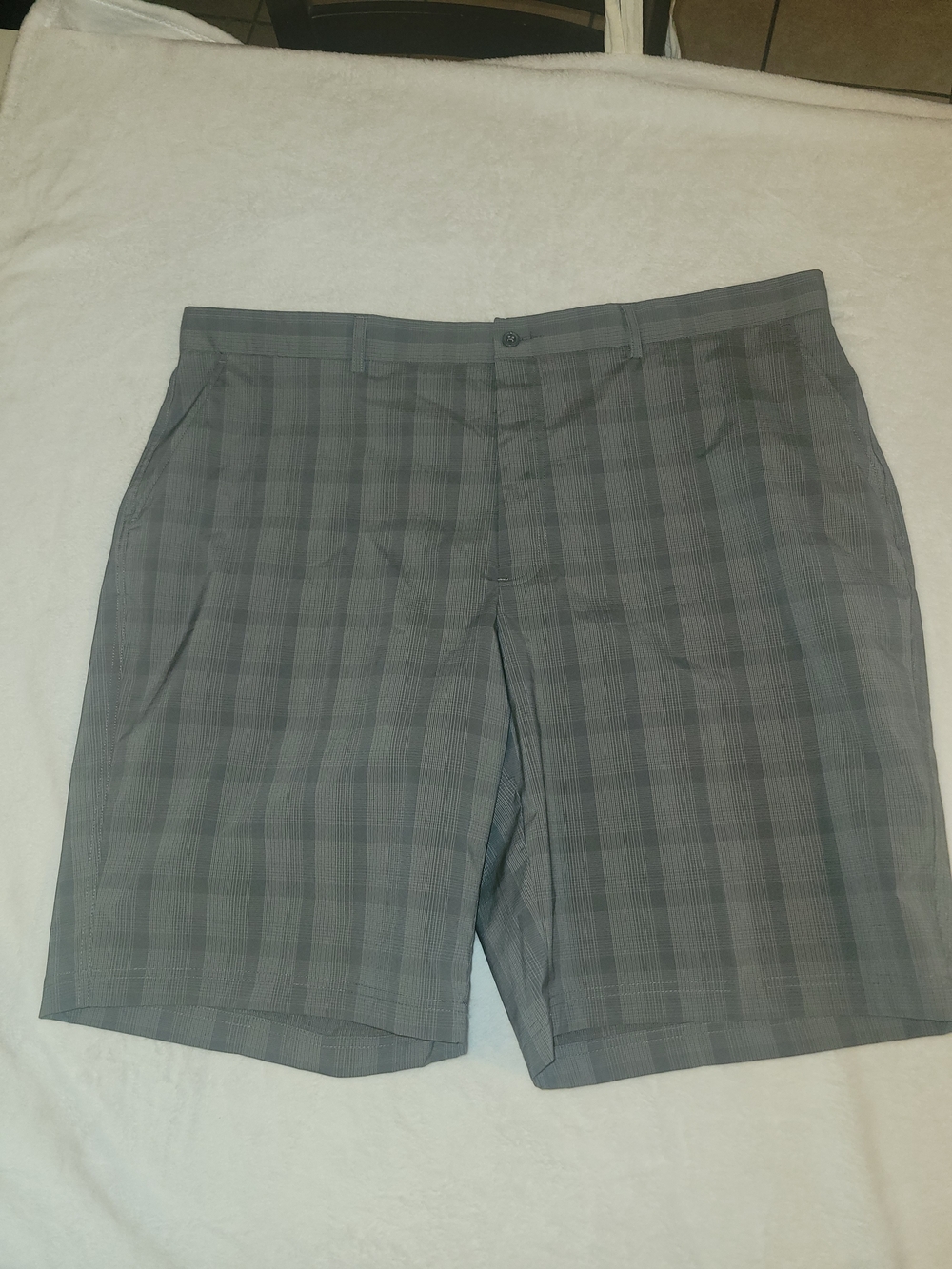 Kirkland Signature Men’s Gray Plaid Chino Shorts Stretch Flat Front Pockets SZ44